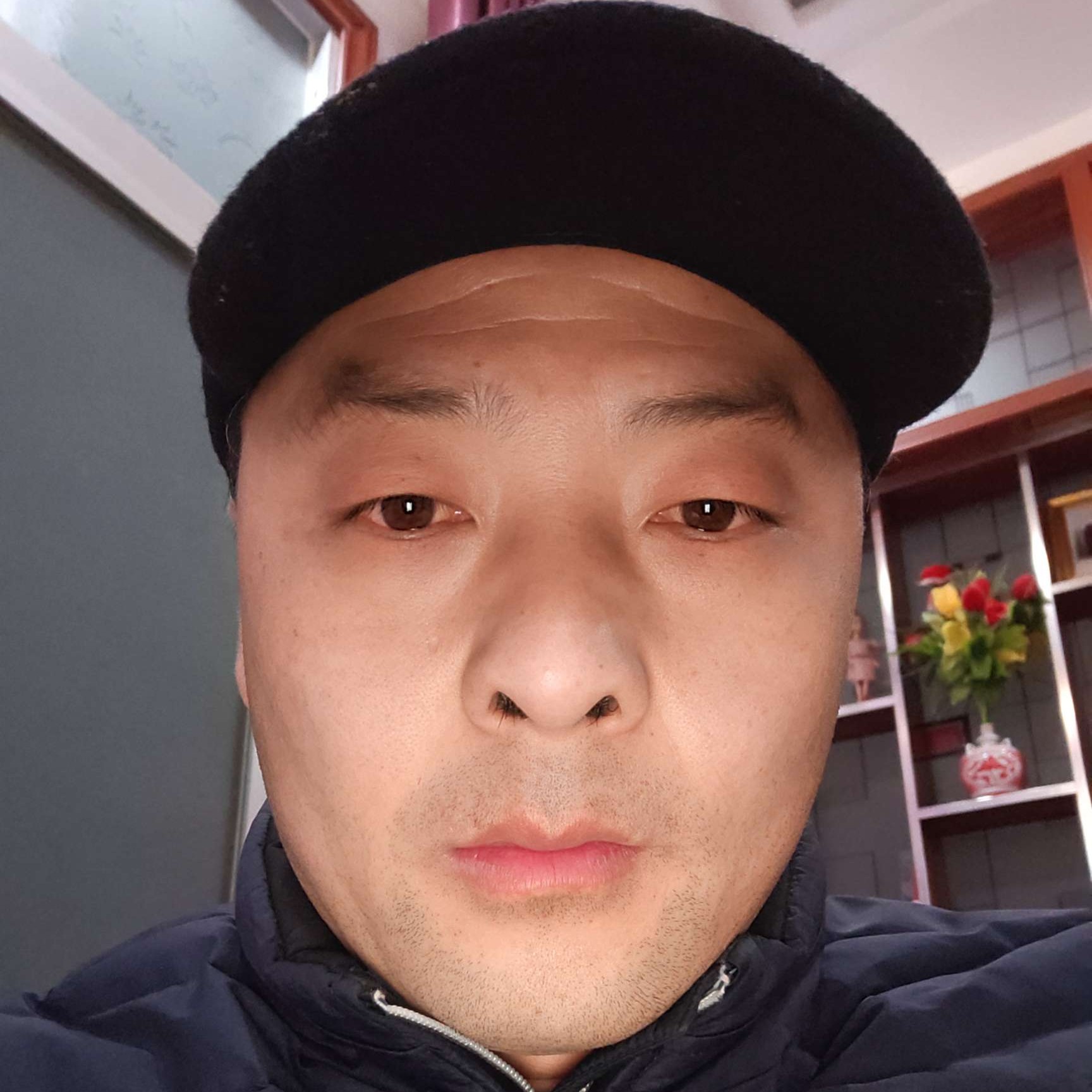 欢呼拿野狼的照片