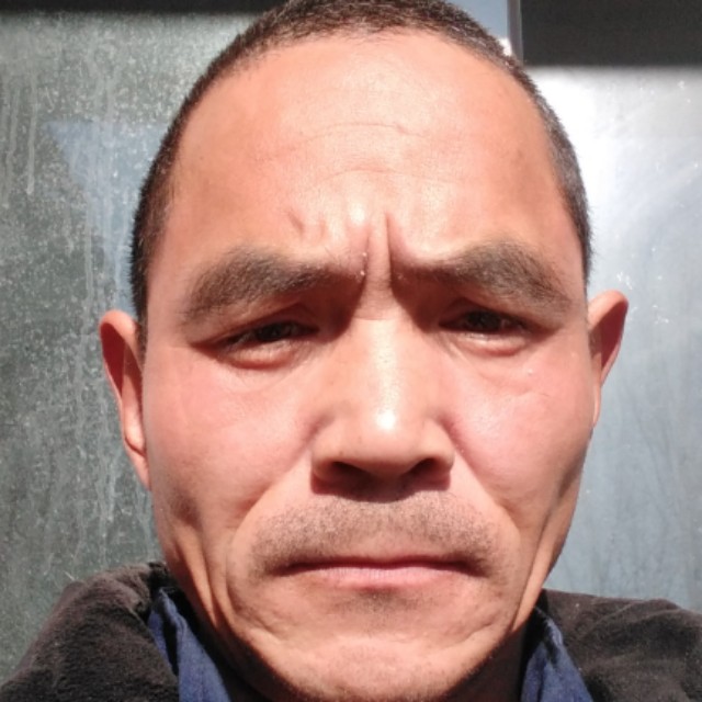 楼房深拥从容的照片