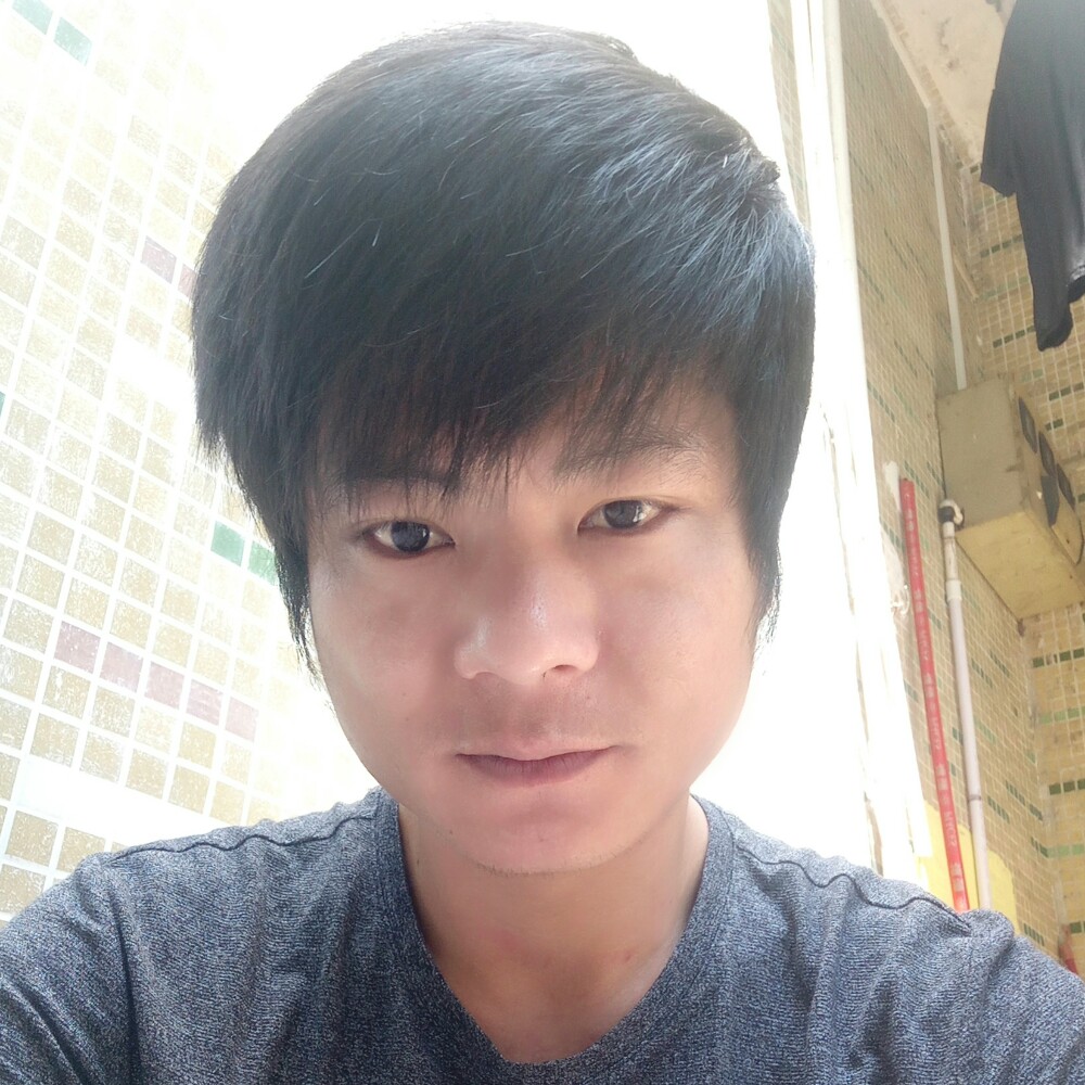 搞怪蹁跹睫毛膏的照片
