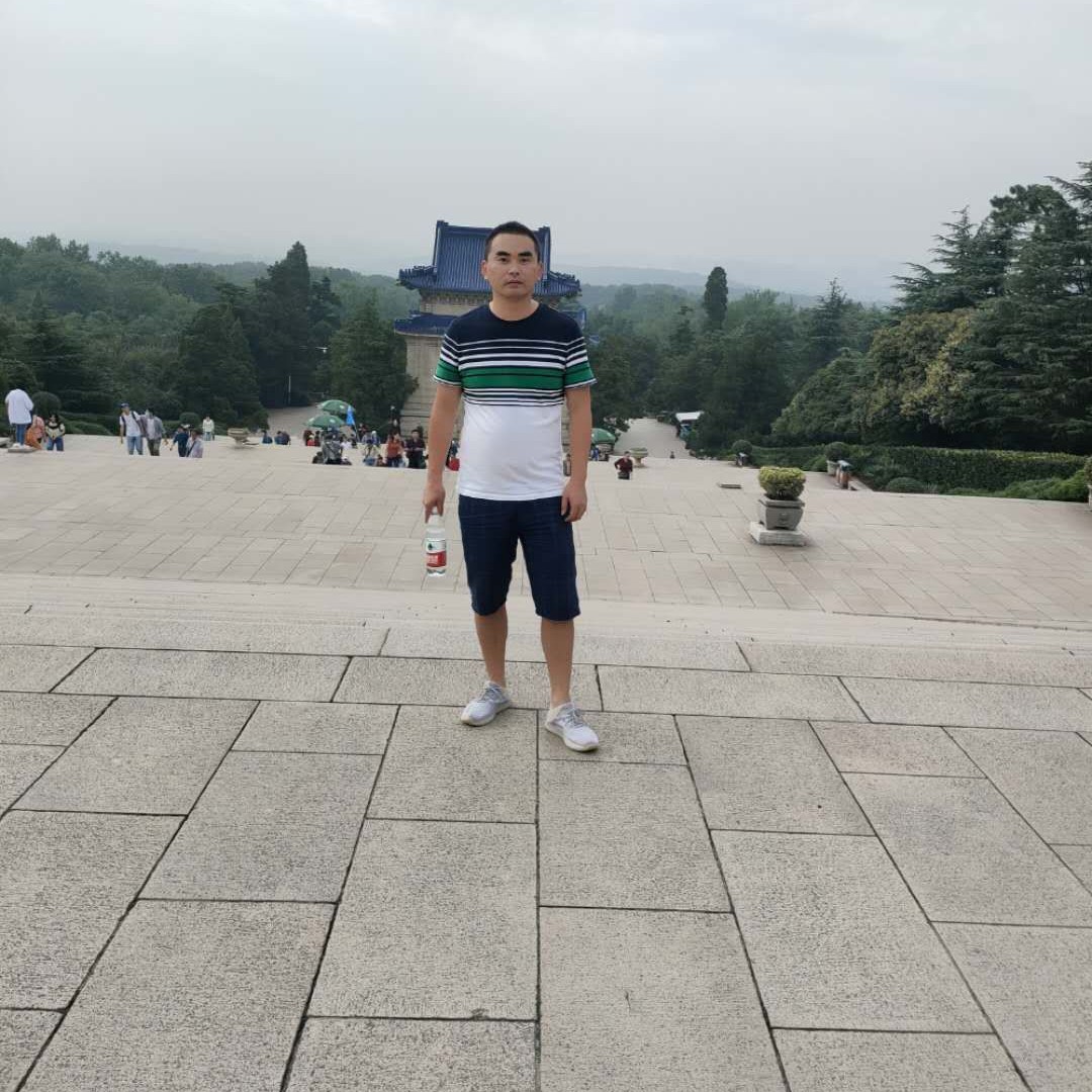 受伤打机器猫的照片