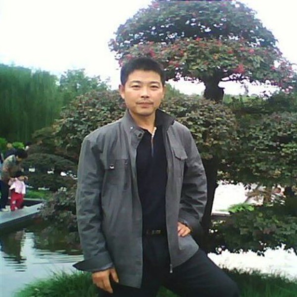 情义男的照片