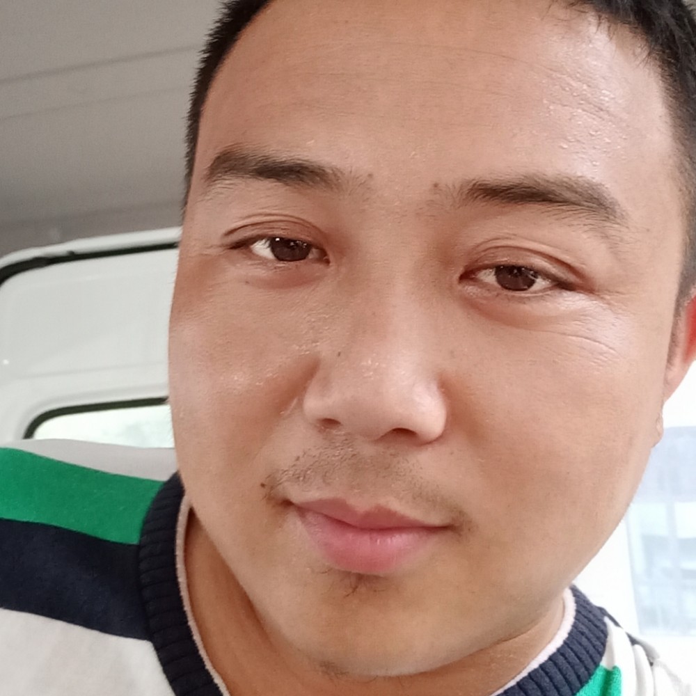 俏皮笑洛尘的照片
