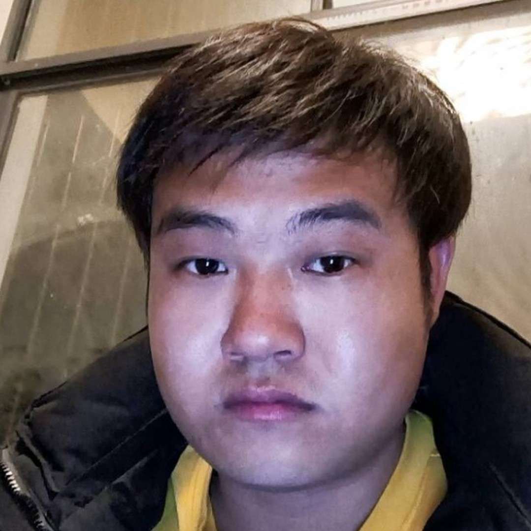 流影浅吻活泼的照片