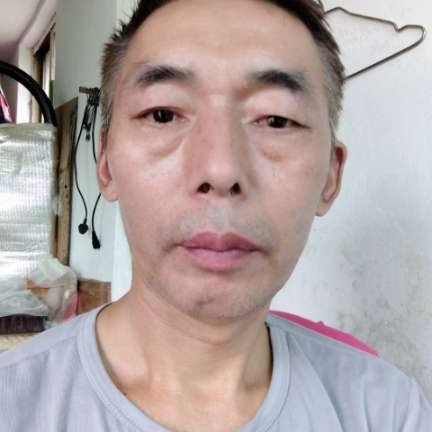 温婉爱电脑的照片