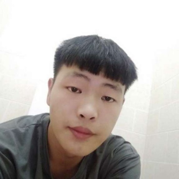 强健倾心犀牛的照片