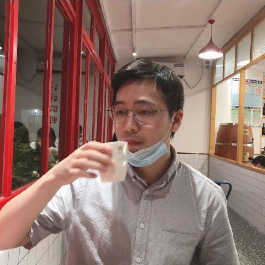 身影有些寂寞的照片