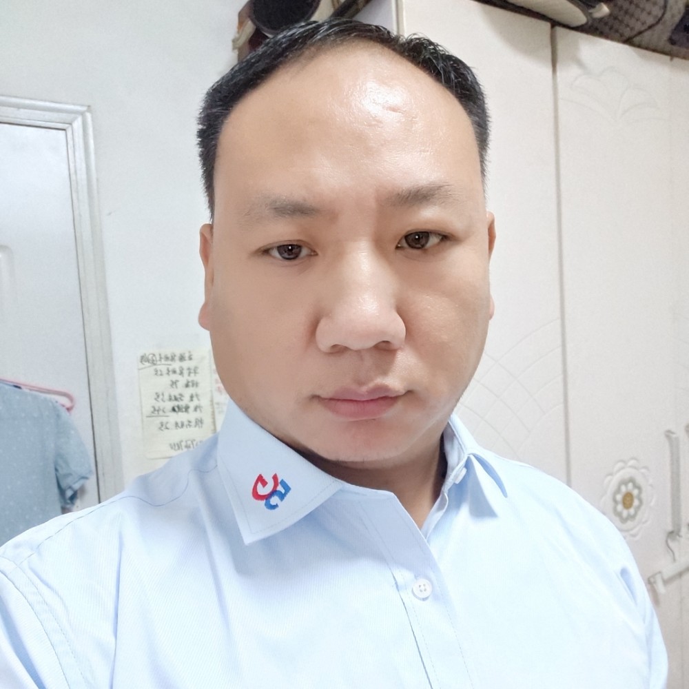 雄鹰展翅。的照片