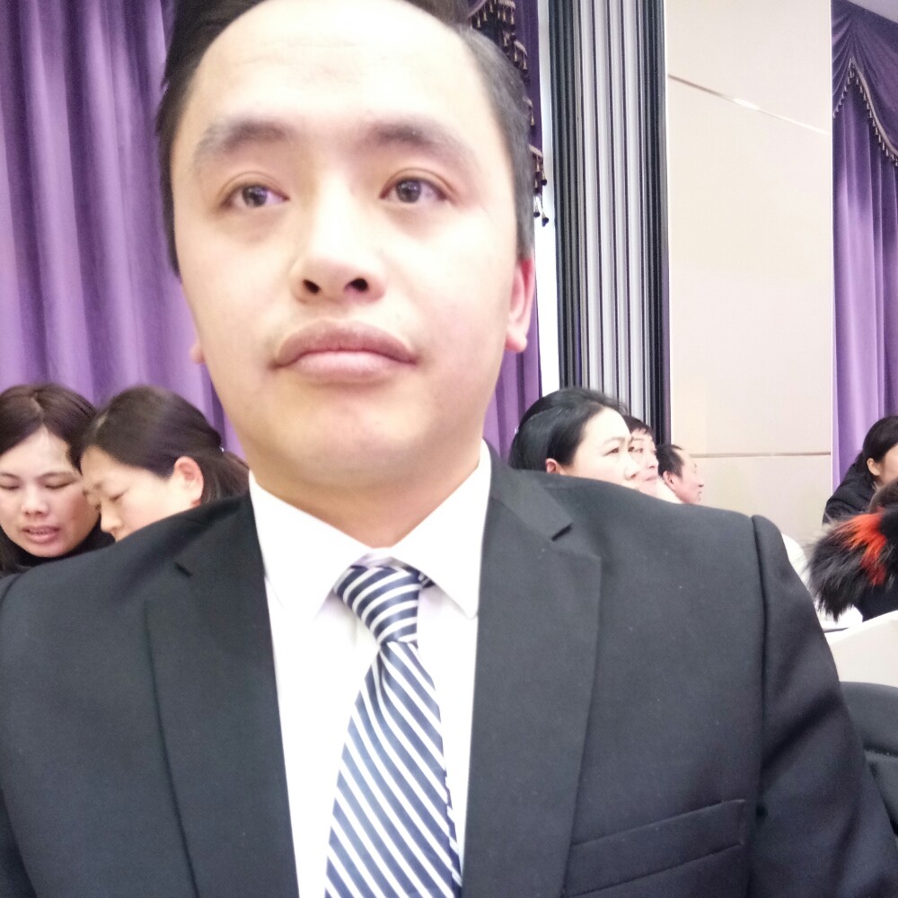 美女苦恋淡定的照片