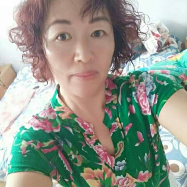 激昂绿草的照片