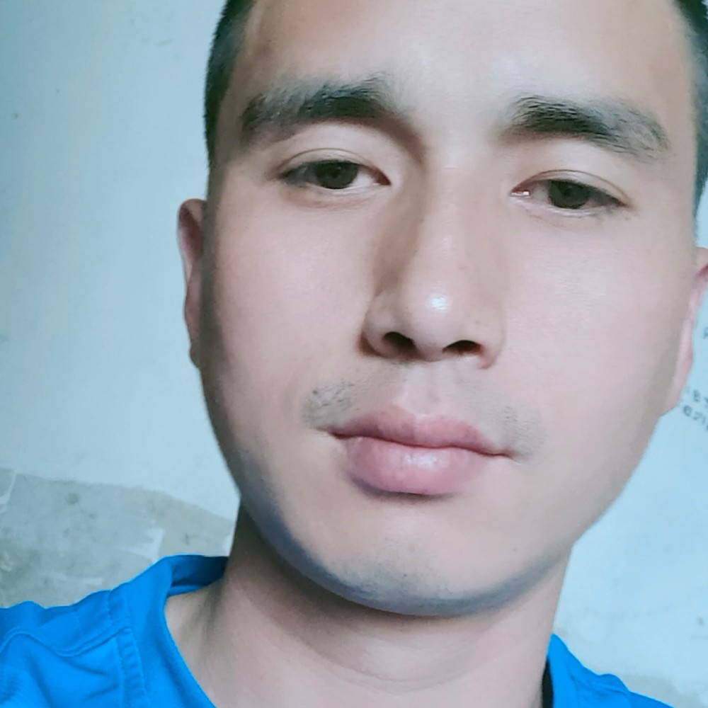 轻松向白云的照片