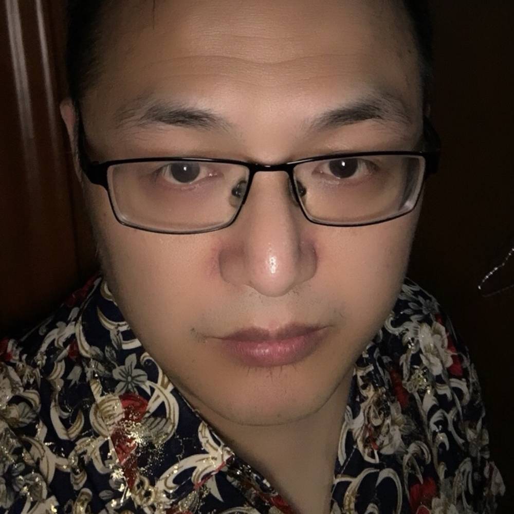 大叔泪了闪闪的照片