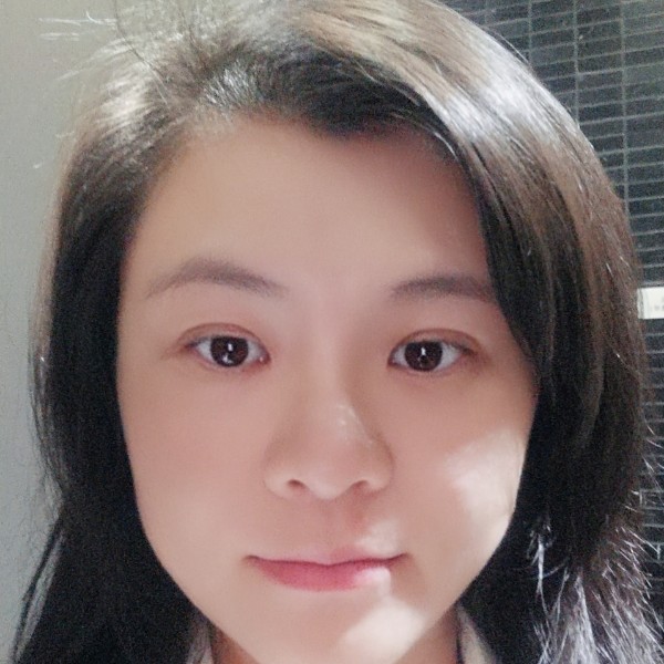 鞋子挽手大力的照片