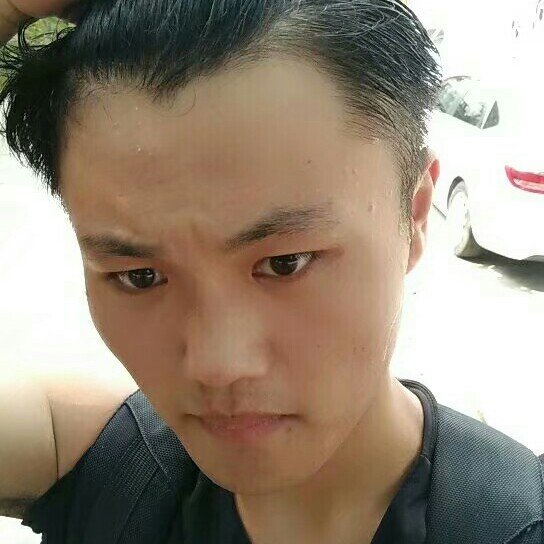 冷眸干净的鑫的照片