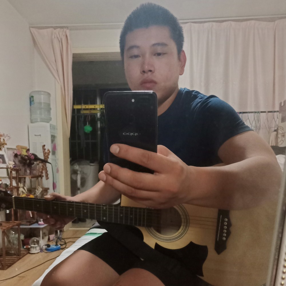 母鸡蹙眉贪玩的照片
