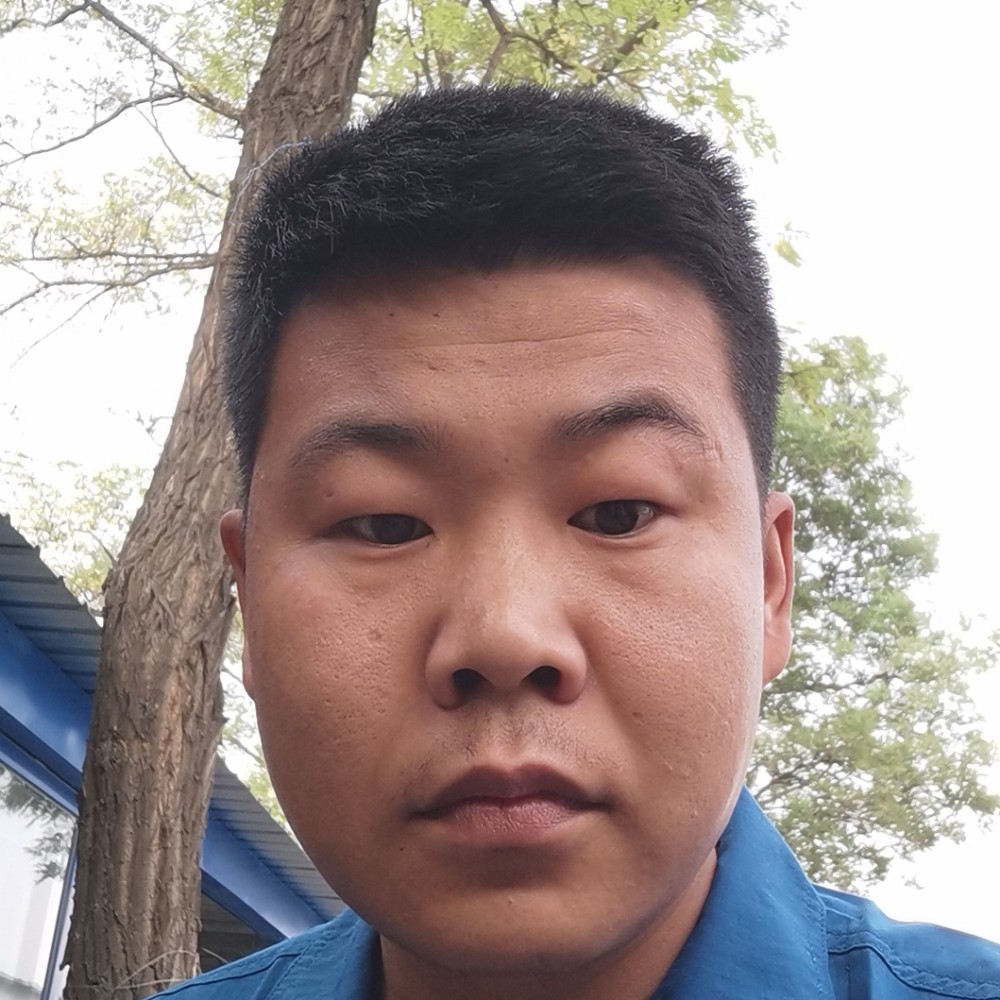 欢呼挽手冬天的照片