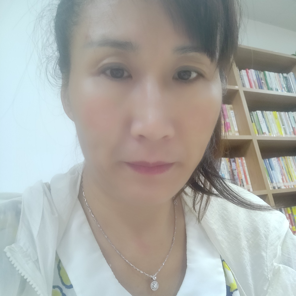 蜻蜓倾心微笑的照片
