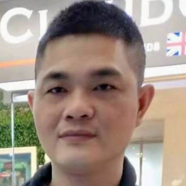 爱笑漫步红尘的照片