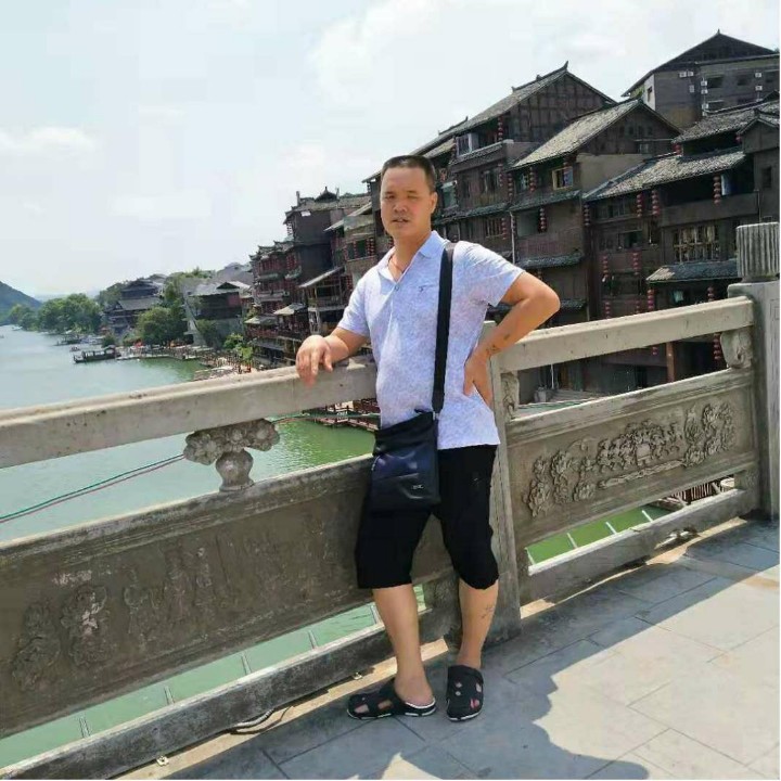 登廉的照片