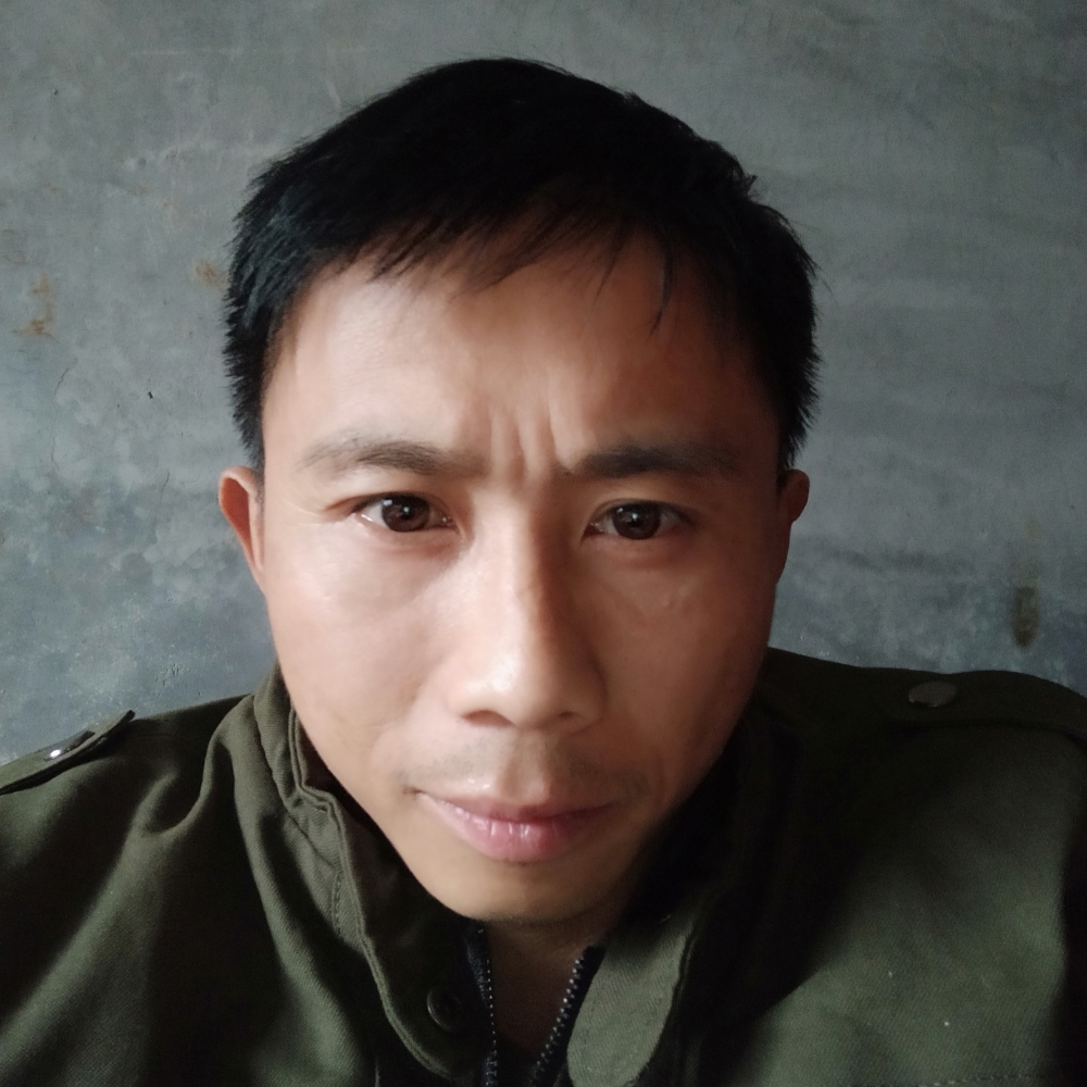 温暖深拥尊云的照片