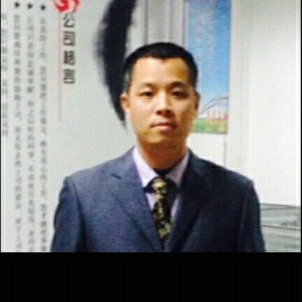调皮倾心果汁的照片