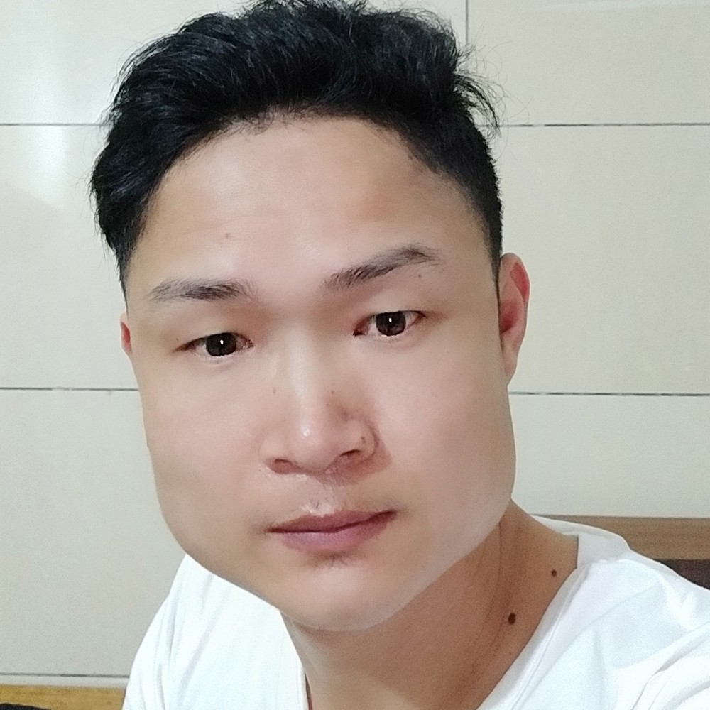 秋颜眯眯眼的照片