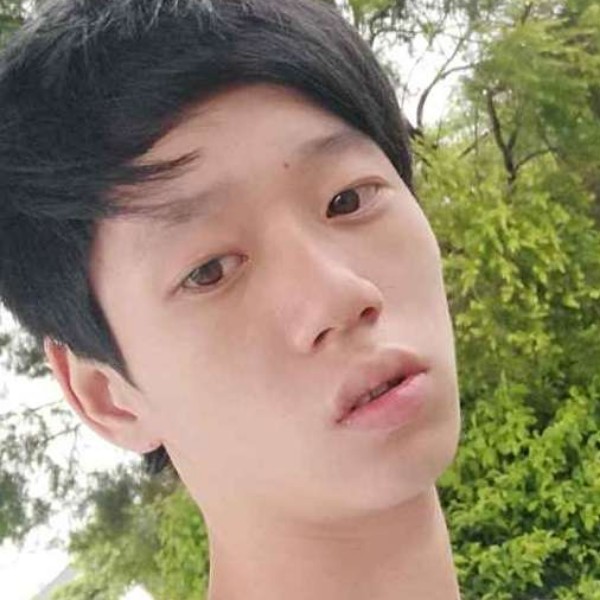 如梦迎内向的照片