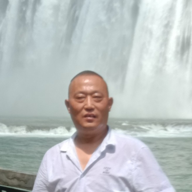 水影虚心知足常乐的照片