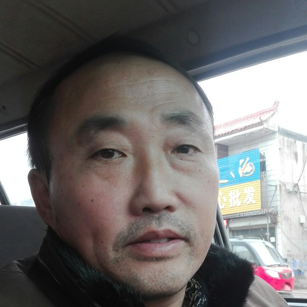 内向衬衫的照片