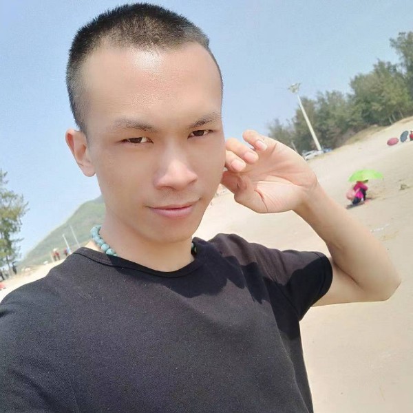 飘逸拿鼠标的照片
