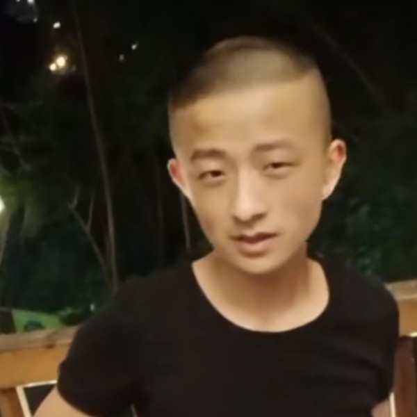 小伙子，，，的照片
