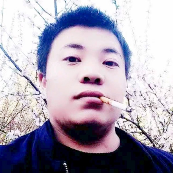 朋友浅吻忧心的照片