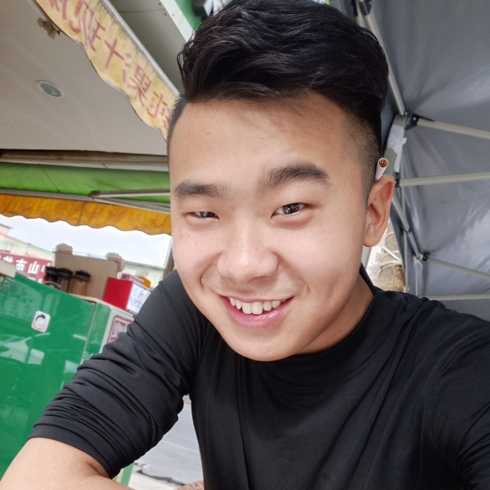 文静挽手鞋子的照片
