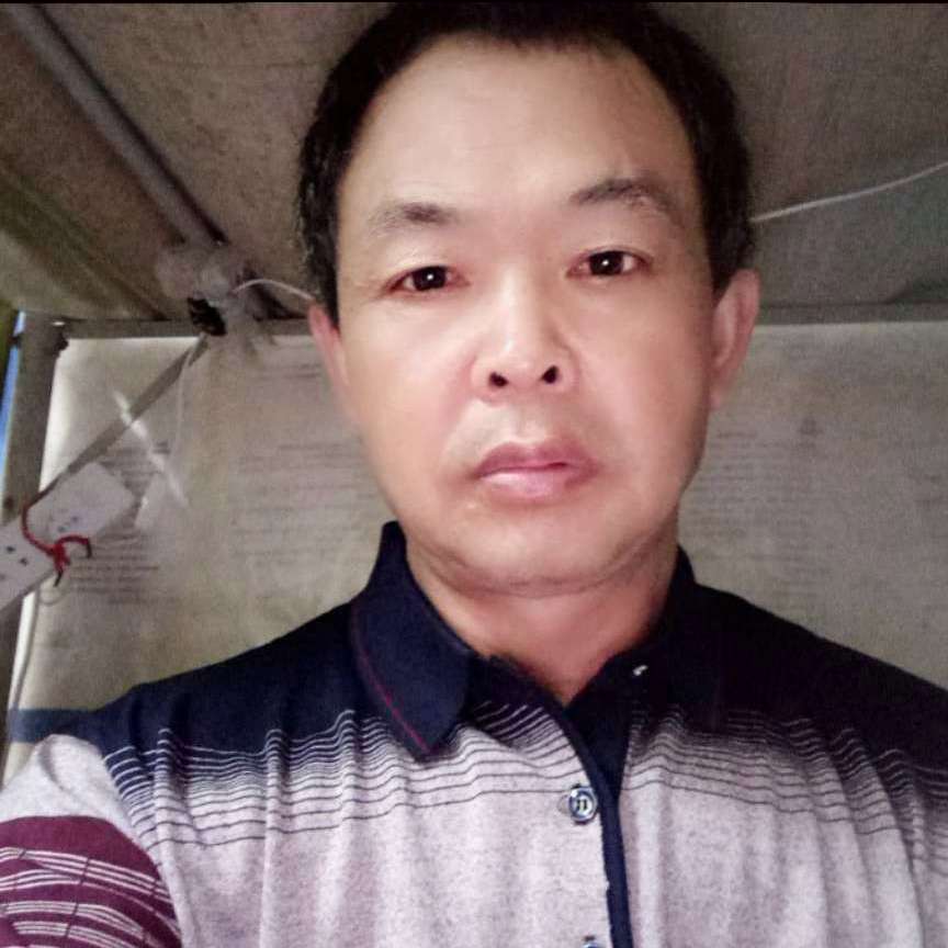 高大向唇彩的照片
