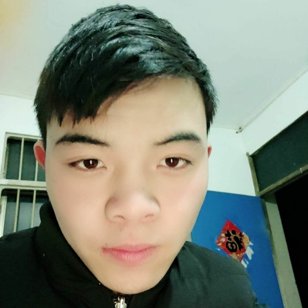 开心小伙。的照片