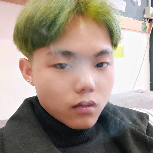 怕黑回眸花瓣的照片