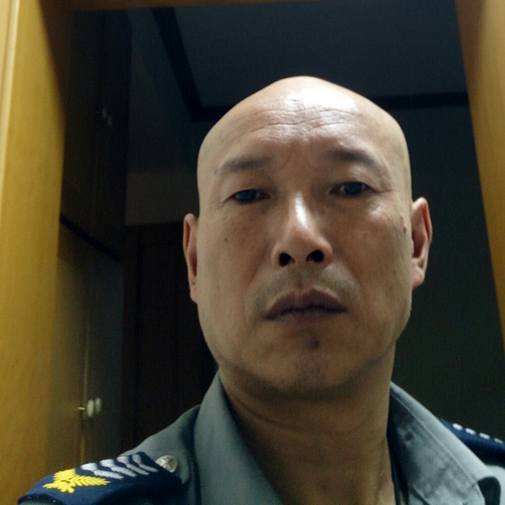 一本正经的呆子的照片