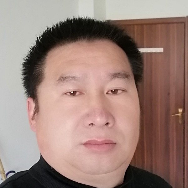 兴奋回眸大船的照片