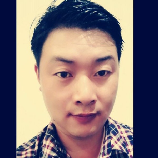 健壮打太阳的照片