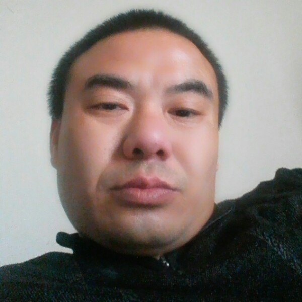 悬崖上的一棵葱的照片