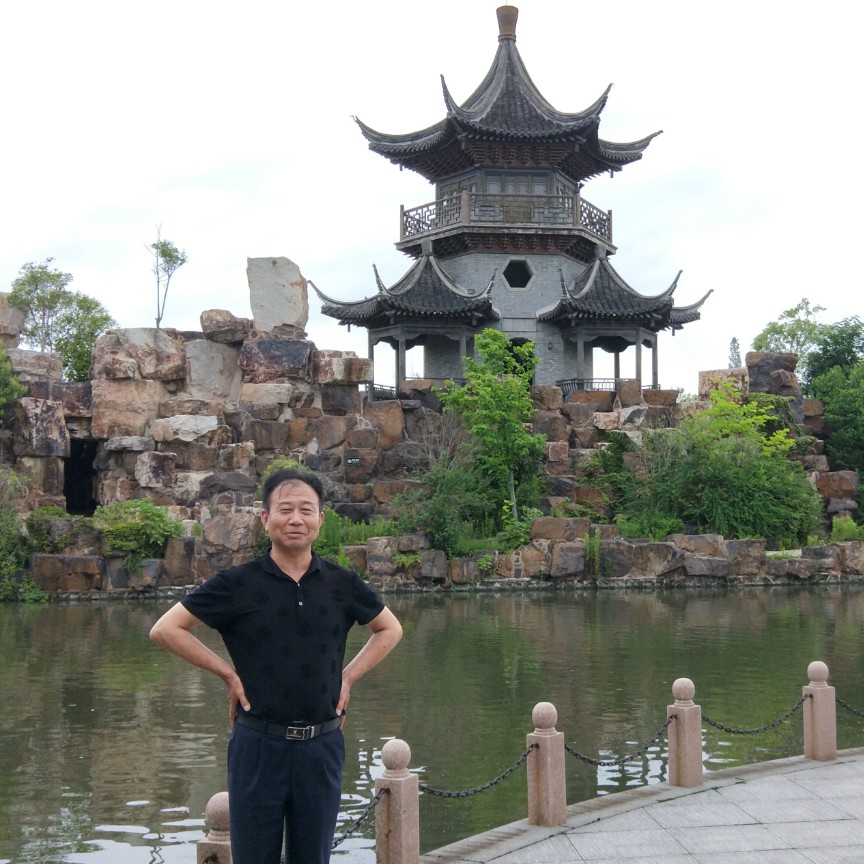 宏钢的照片