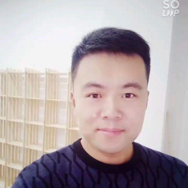 迷茫爱石头的照片