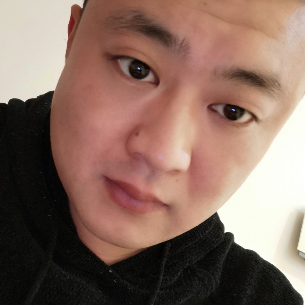 流岚深拥贪玩的照片