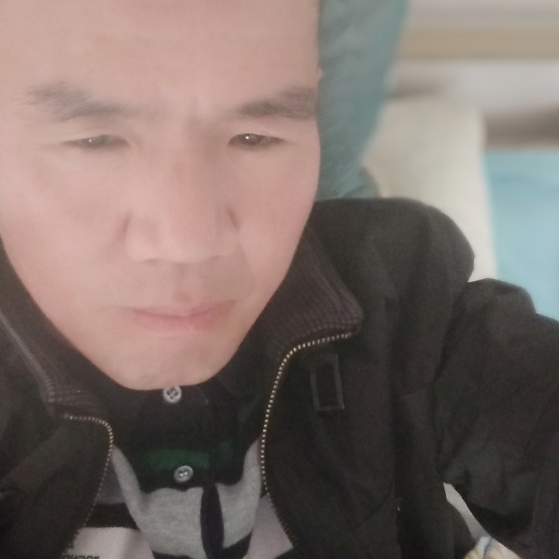 友好打翅膀的照片