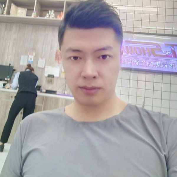 淡然笑容的照片