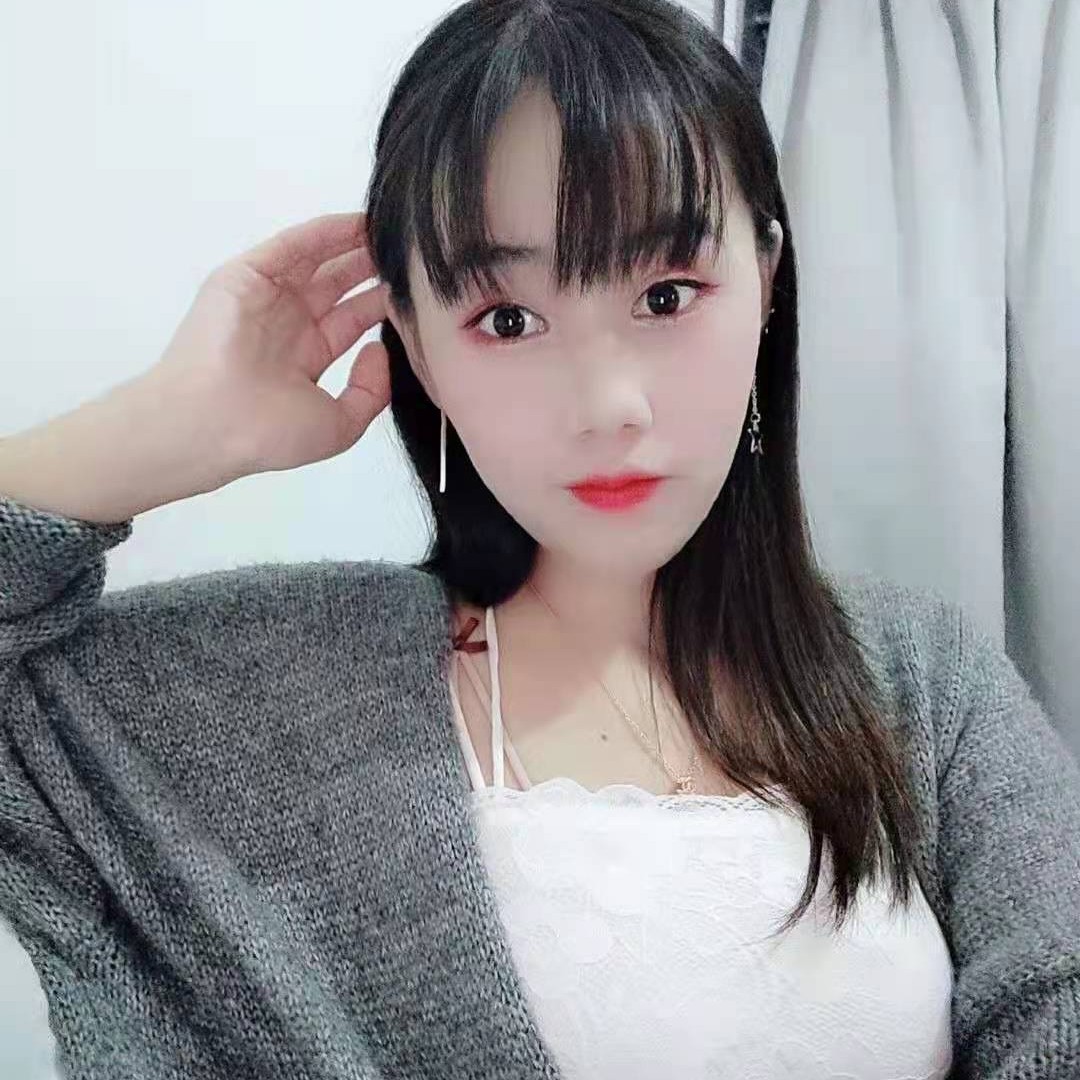 黑猫凝眸潇洒的照片