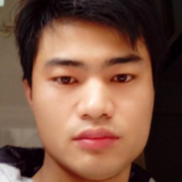 端庄迎玫瑰的照片