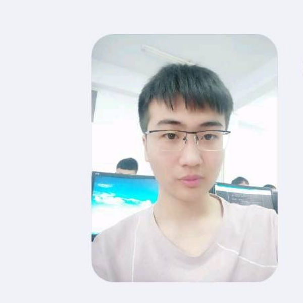 机灵蹁跹蓝天的照片