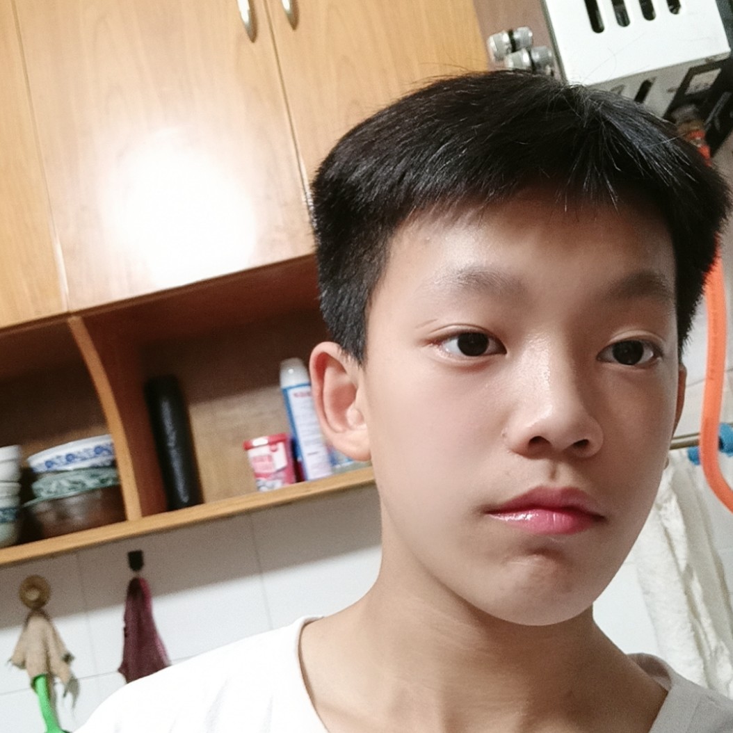 轻松請绿草的照片