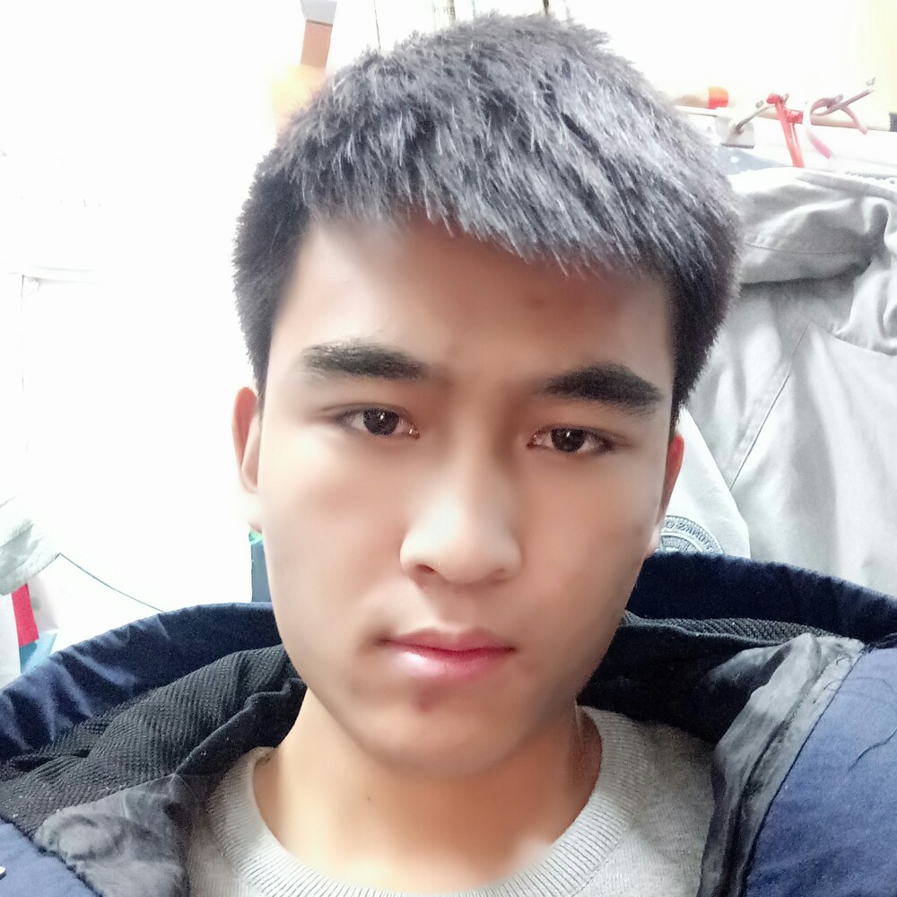 平常迎天空的照片