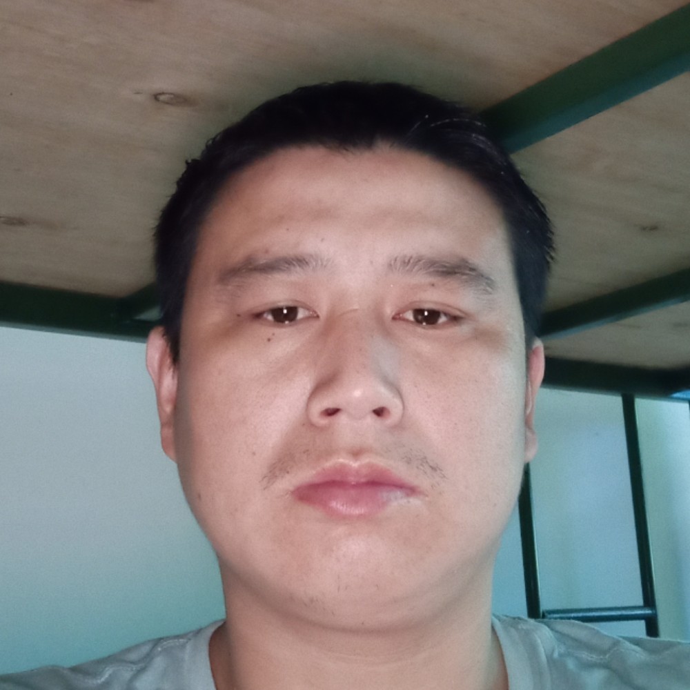 优美蹙眉碧影的照片
